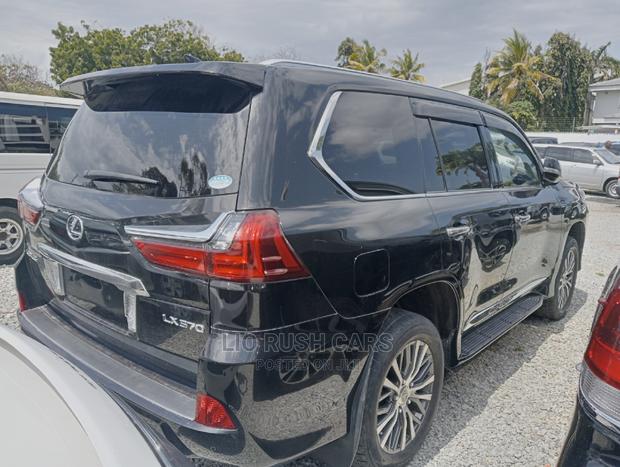 Luxury Black 2016 Lexus LX 570: Powerful and Elegant SUV for Sale