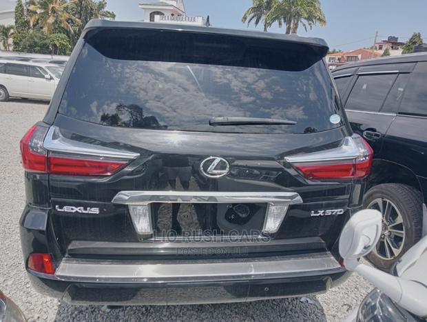 Luxury Black 2016 Lexus LX 570: Powerful and Elegant SUV for Sale