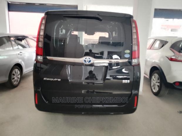 Toyota Esquire 1.8 FWD Hybrid (7 seater) 2016 Black