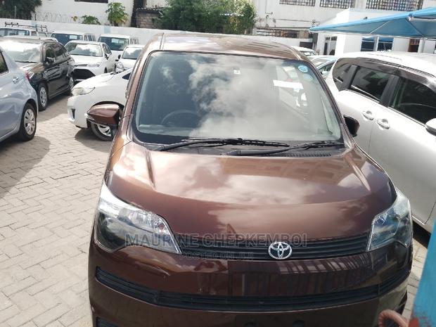 Toyota Spade 2015 Brown