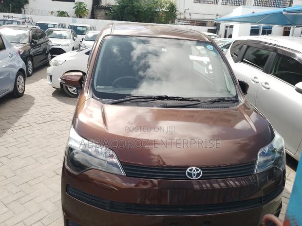Toyota Spade 2015 Brown
