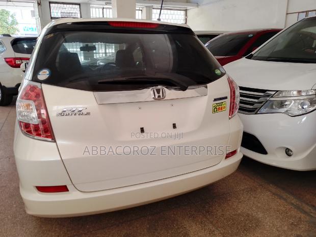 Honda Fit Shuttle 2016 White
