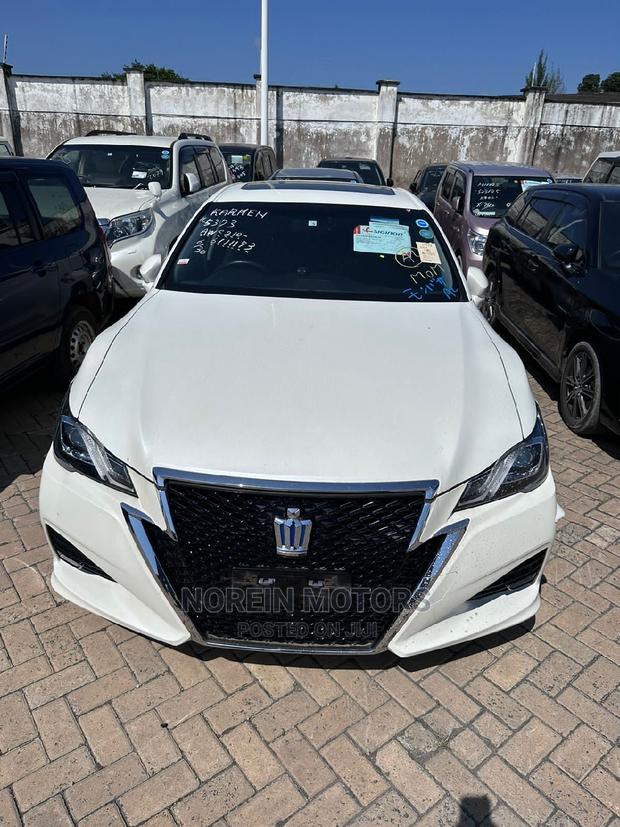 White Toyota Crown 2016 - High-Quality Sedan for Sale