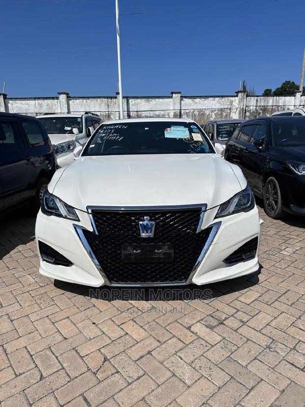 White Toyota Crown 2016 - High-Quality Sedan for Sale