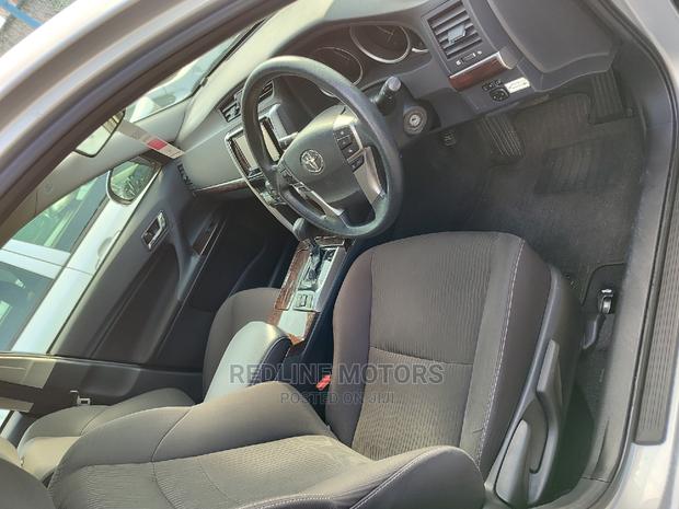 2016 Toyota Mark X 2.5 RWD - Silver Ride in Luxury