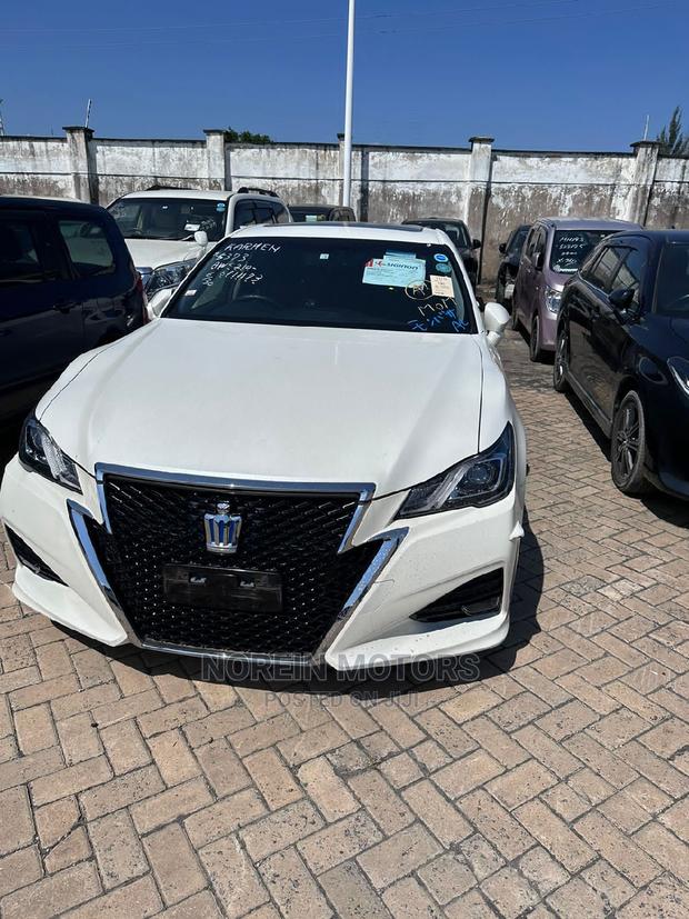 White Toyota Crown 2016 - High-Quality Sedan for Sale
