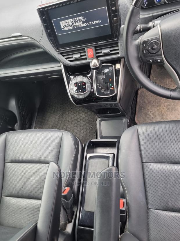 Purple Toyota Esquire 2017 Sedan - Pre-Owned in Excellent Condition