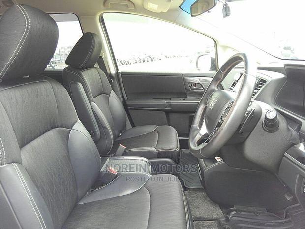 White 2016 Honda Odyssey: Spacious Family Vehicle