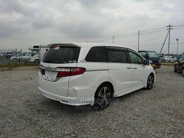 White 2016 Honda Odyssey: Spacious Family Vehicle