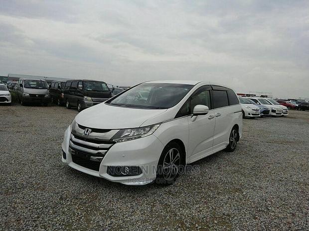 White 2016 Honda Odyssey: Spacious Family Vehicle