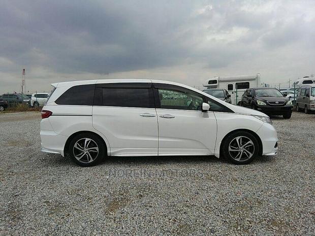 White 2016 Honda Odyssey: Spacious Family Vehicle