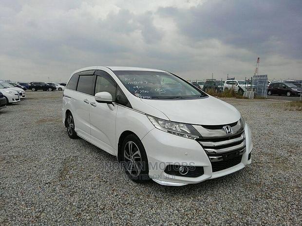 White 2016 Honda Odyssey: Spacious Family Vehicle