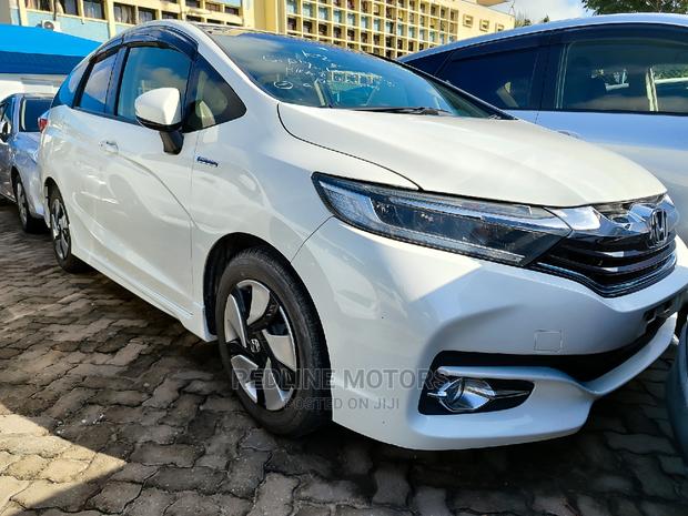 2016 White Honda Fit Shuttle 2WD 1.5L Hybrid