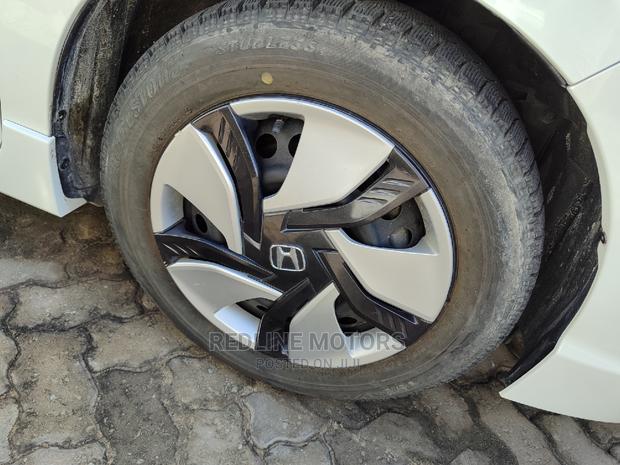 2016 White Honda Fit Shuttle 2WD 1.5L Hybrid