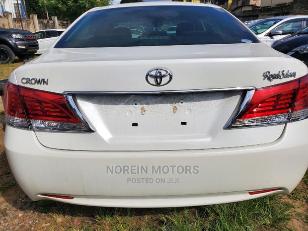 Pre-Owned 2016 Toyota Crown - Stylish and Reliable