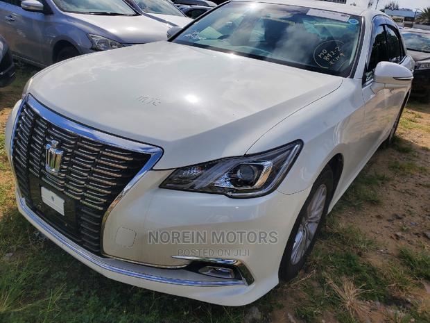 Pre-Owned 2016 Toyota Crown - Stylish and Reliable