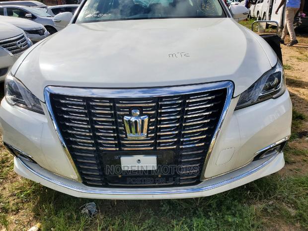 Pre-Owned 2016 Toyota Crown - Stylish and Reliable