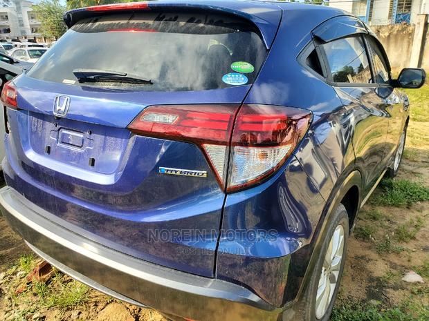 Compact SUV Honda Vezel 2016 Blue - Affordable and Stylish