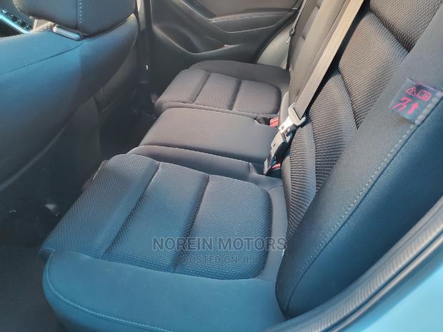 Off-white Mazda CX-5 2016: Premium Variant