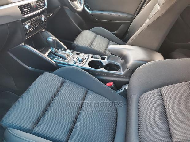 Off-white Mazda CX-5 2016: Premium Variant