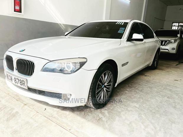 Experience a luxurious ride in the 2013 BMW 7 Series 740Li xDrive Pearl