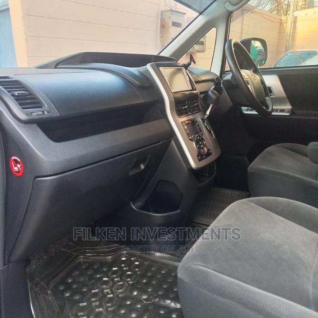 2012 Silver Toyota Noah 2.0 143hp 8-Passenger FWD
