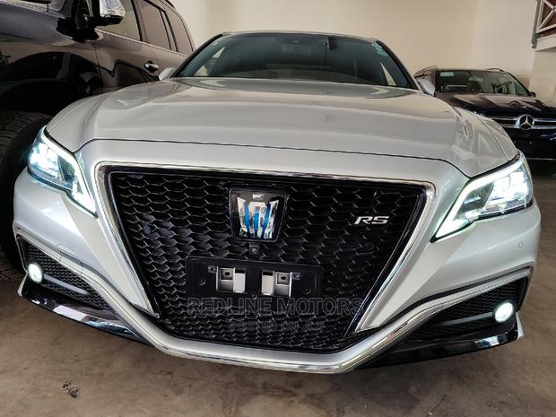 2017 Toyota Crown Silver - Comfortable Sedan