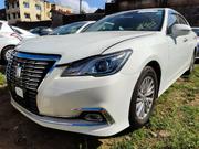 2016 Toyota Crown Pearl: Luxury Sedan at Your Fingertips for sale