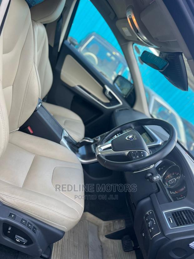 Premium Brown Volvo XC60 2017: Luxury SUV Awaits You