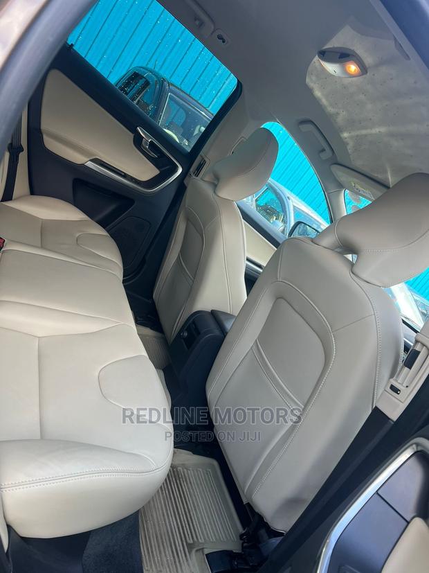 Premium Brown Volvo XC60 2017: Luxury SUV Awaits You