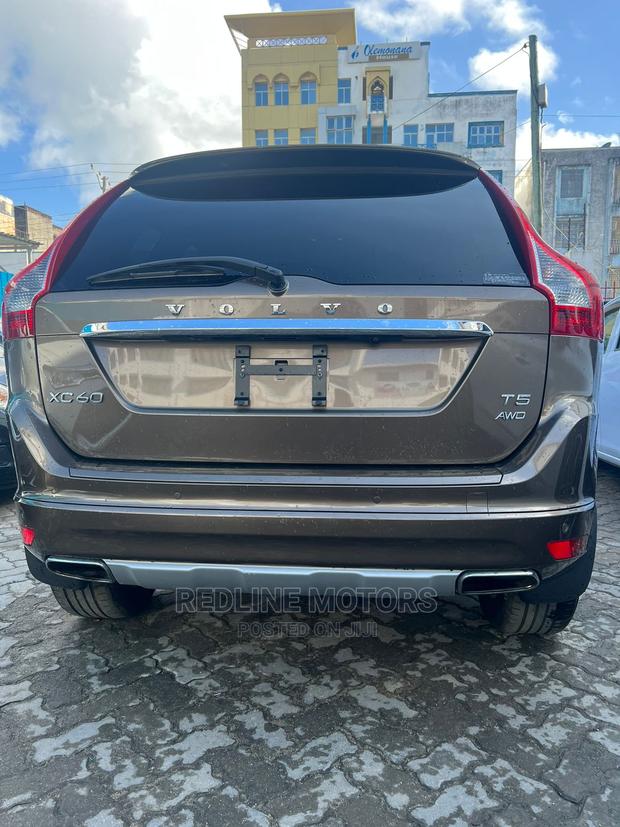 Premium Brown Volvo XC60 2017: Luxury SUV Awaits You