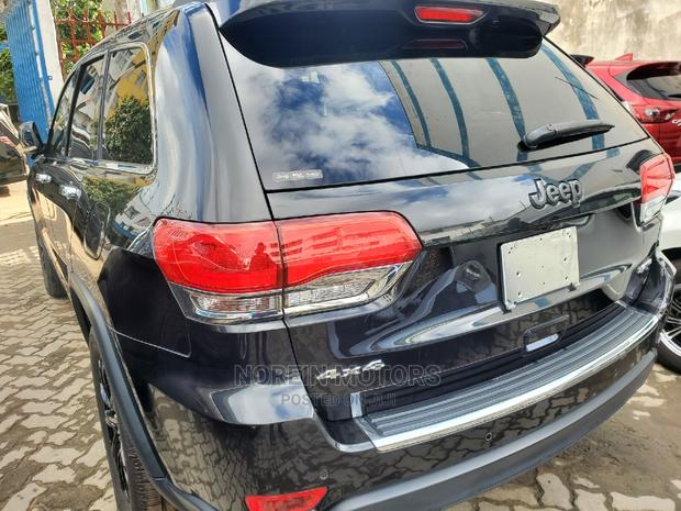 2017 Jeep Grand Cherokee - Black Edition: Stylish, High-Performance SUV