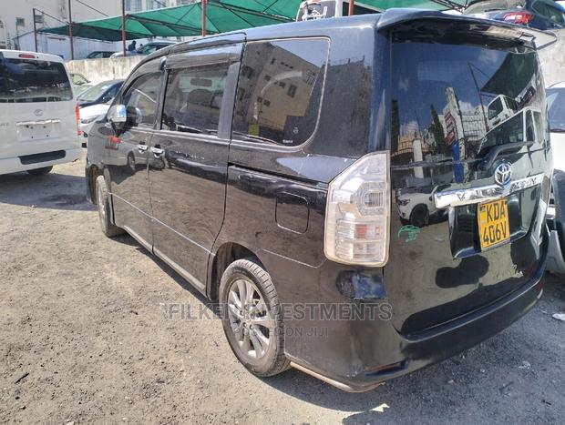 Toyota Voxy SV Premium 2014 Black
