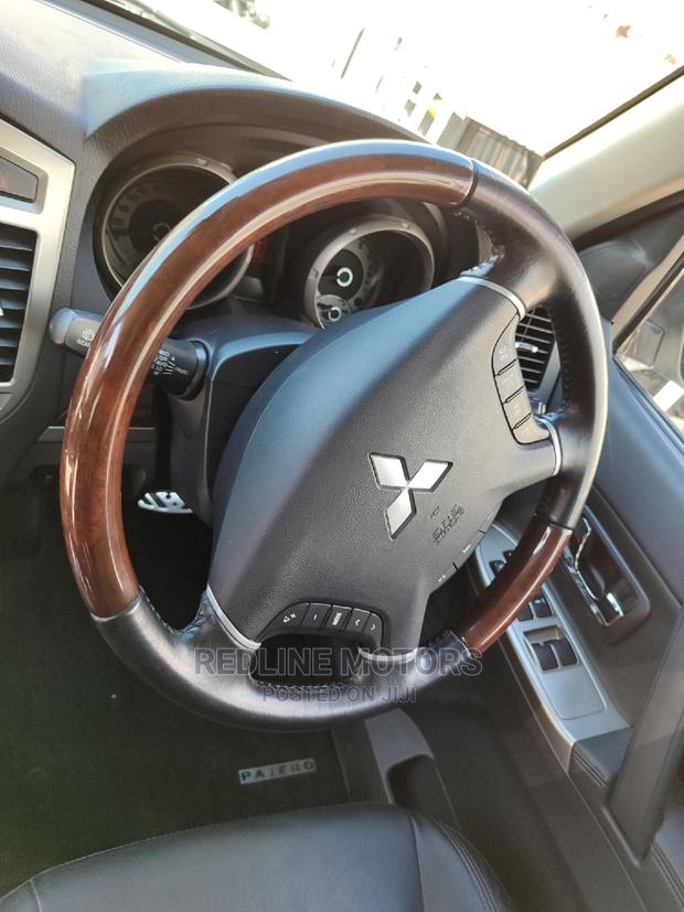 Silver 2016 Mitsubishi Pajero V80 3.2 DI-D: Powerful Off-Roader