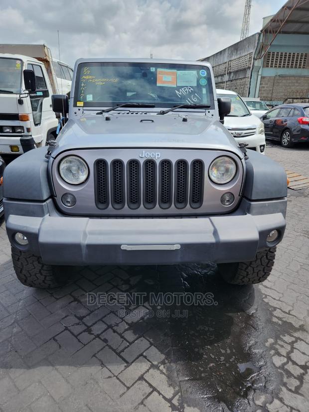 4x4 Jeep Wrangler Sport 2017 in Gray: Explore with Style