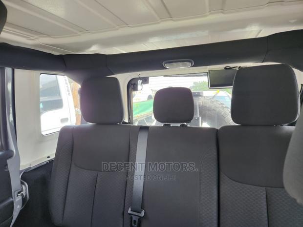 4x4 Jeep Wrangler Sport 2017 in Gray: Explore with Style