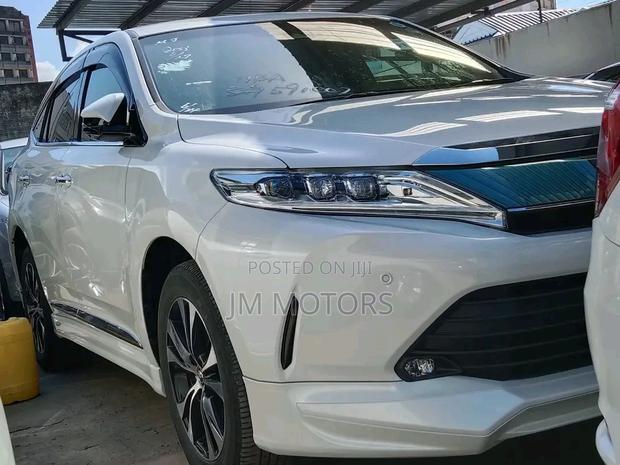 2018 Toyota Harrier White - Reliable & Dependable SUV
