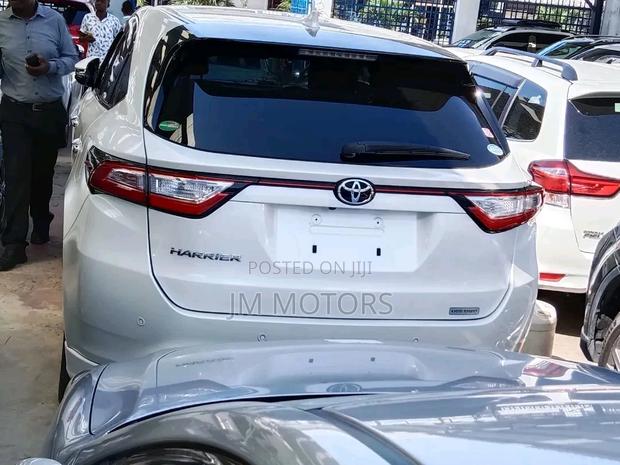 2018 Toyota Harrier White - Reliable & Dependable SUV