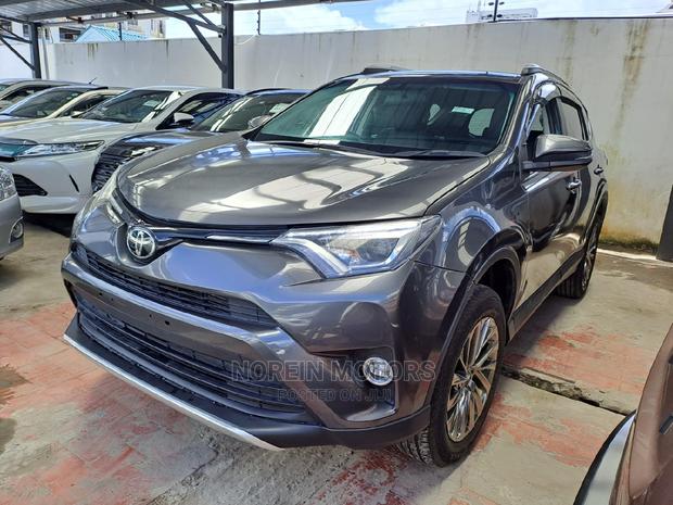 Gray Toyota RAV4 2016 - Quality Pre-owned SUV for Sale