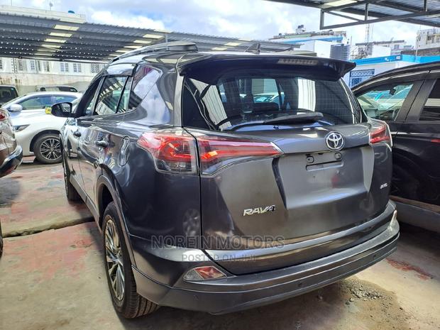 Gray Toyota RAV4 2016 - Quality Pre-owned SUV for Sale