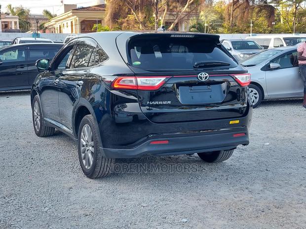 Matt Black 2017 Toyota Harrier: Exquisite Off-Roader