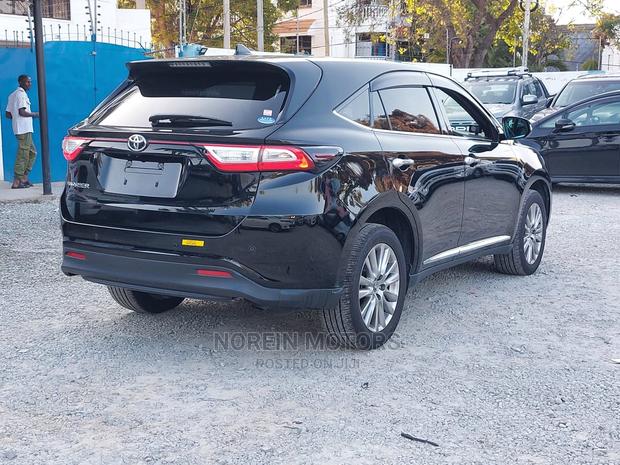 Matt Black 2017 Toyota Harrier: Exquisite Off-Roader