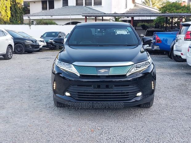 Matt Black 2017 Toyota Harrier: Exquisite Off-Roader