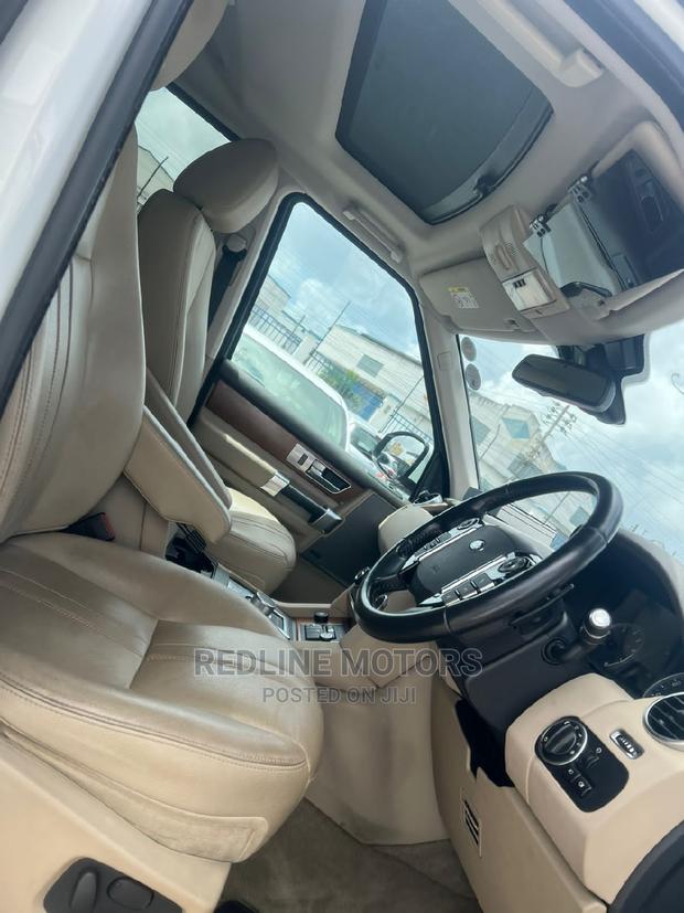 2016 Land Rover Discovery Pearl: Sophisticated Explorer
