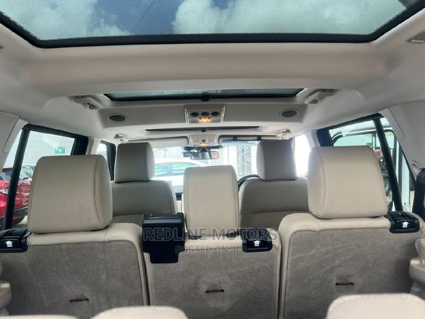 2016 Land Rover Discovery Pearl: Sophisticated Explorer