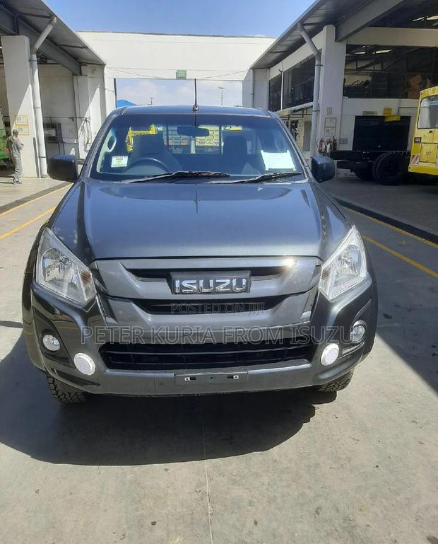 Isuzu D-MAX 2023 Gray - Redefining Off-Road Adventure