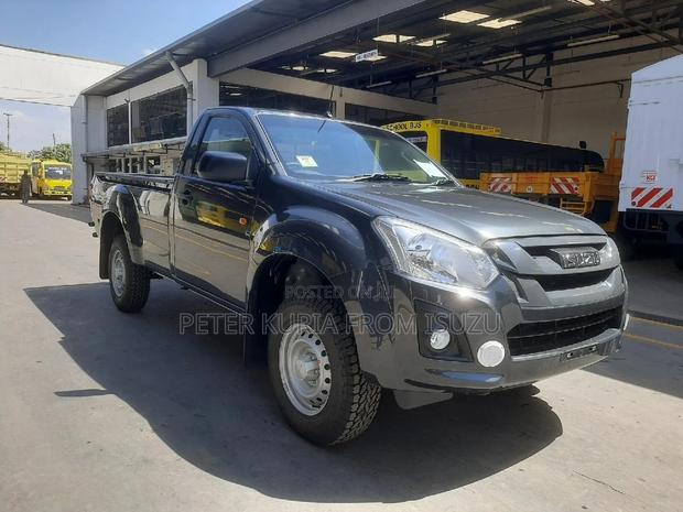Isuzu D-MAX 2023 Gray - Redefining Off-Road Adventure