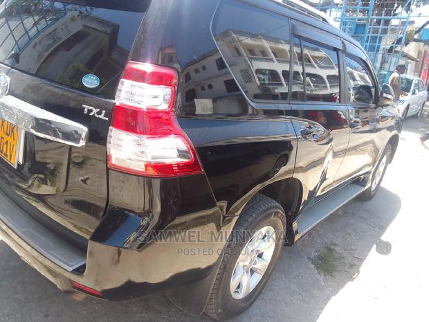 2015 Toyota Land Cruiser Prado 2.7 VVT-i Black: Luxury SUV
