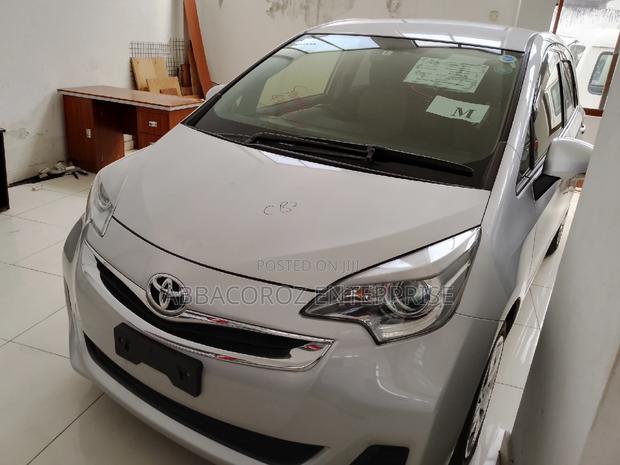 Toyota Ractis 2016 Silver
