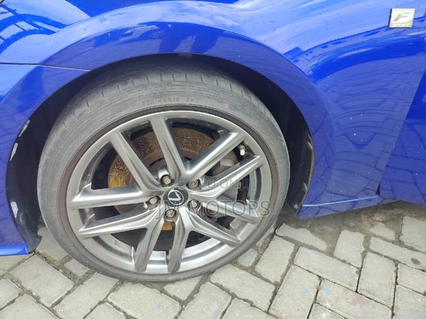 2016 Lexus IS in Blue: A Stunning Combination of Style and Performance